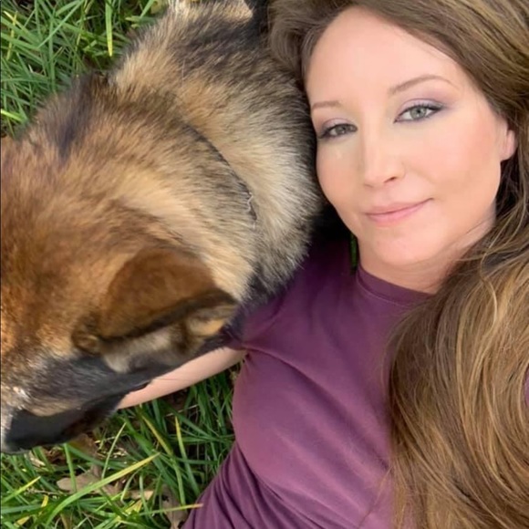 Meet your Posher, Leslie - Picture 1 of 1